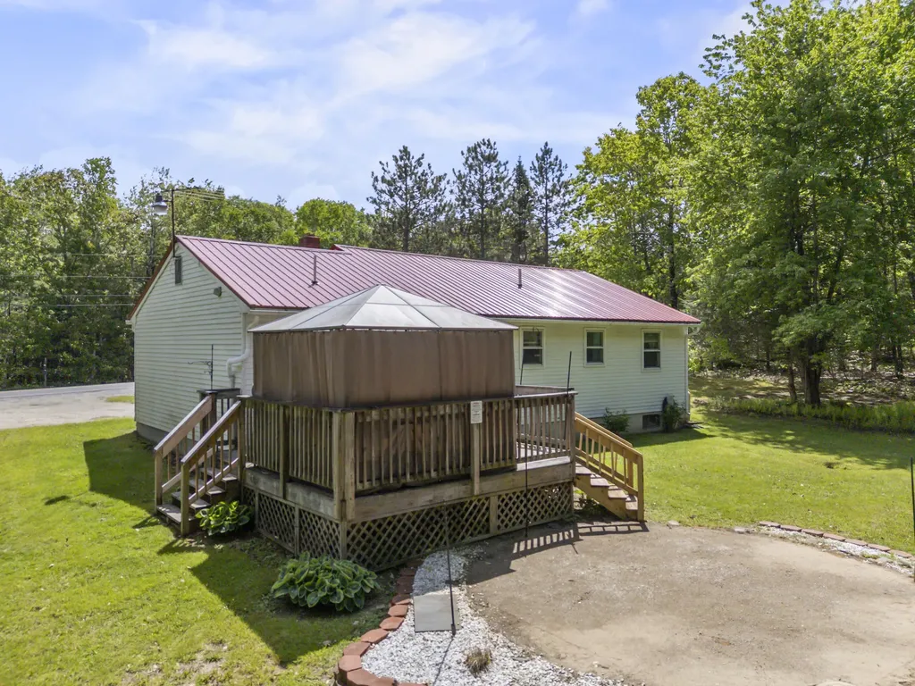 995 Middle Road Dresden ME 04342