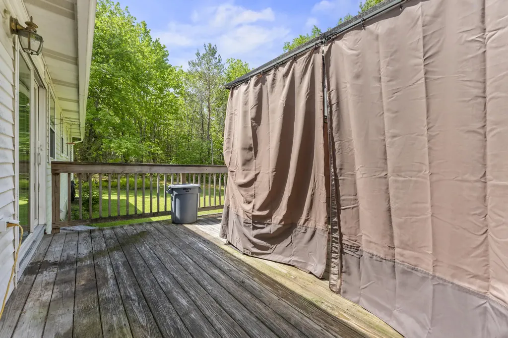 995 Middle Road Dresden ME 04342