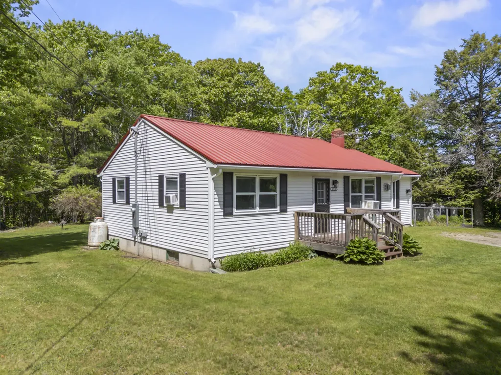 995 Middle Road Dresden ME 04342