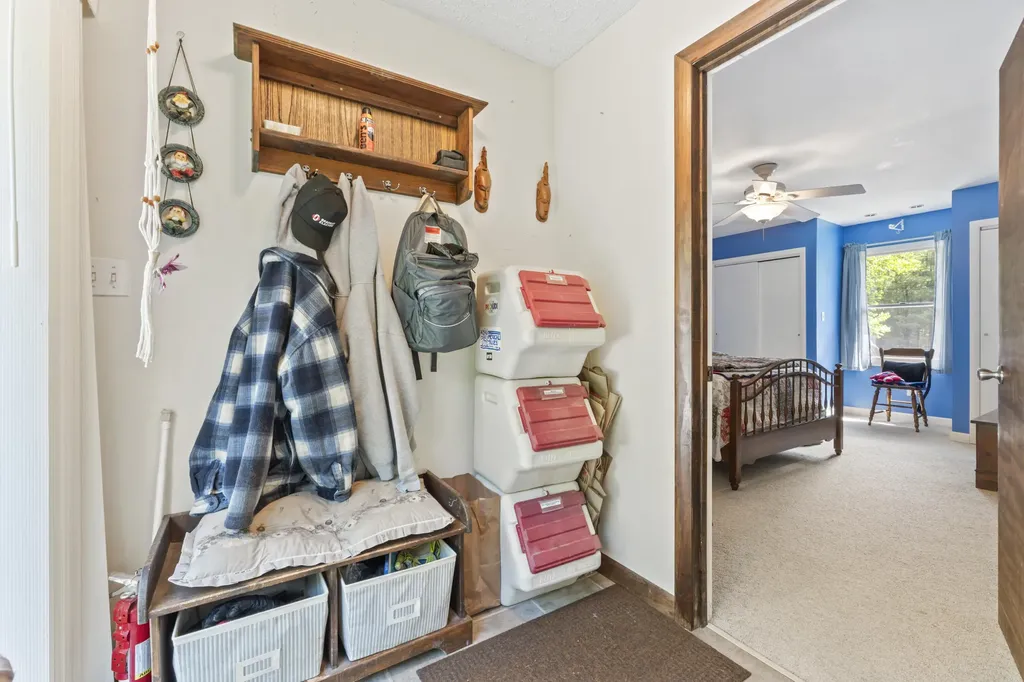 995 Middle Road Dresden ME 04342