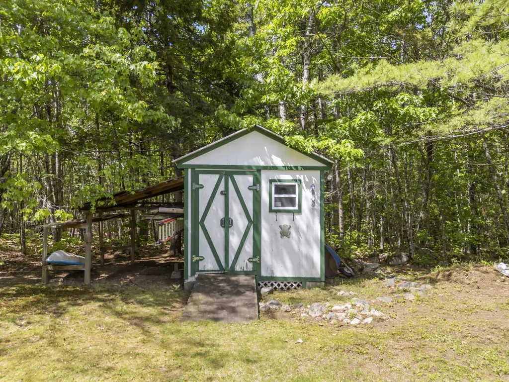 995 Middle Road Dresden ME 04342