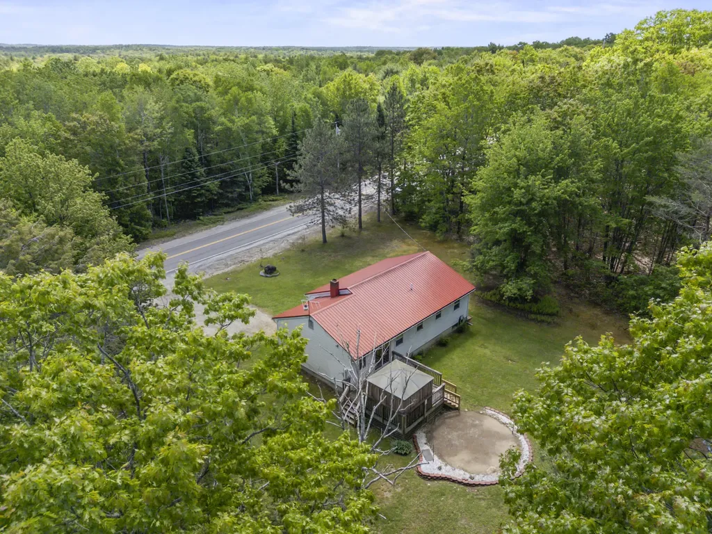 995 Middle Road Dresden ME 04342