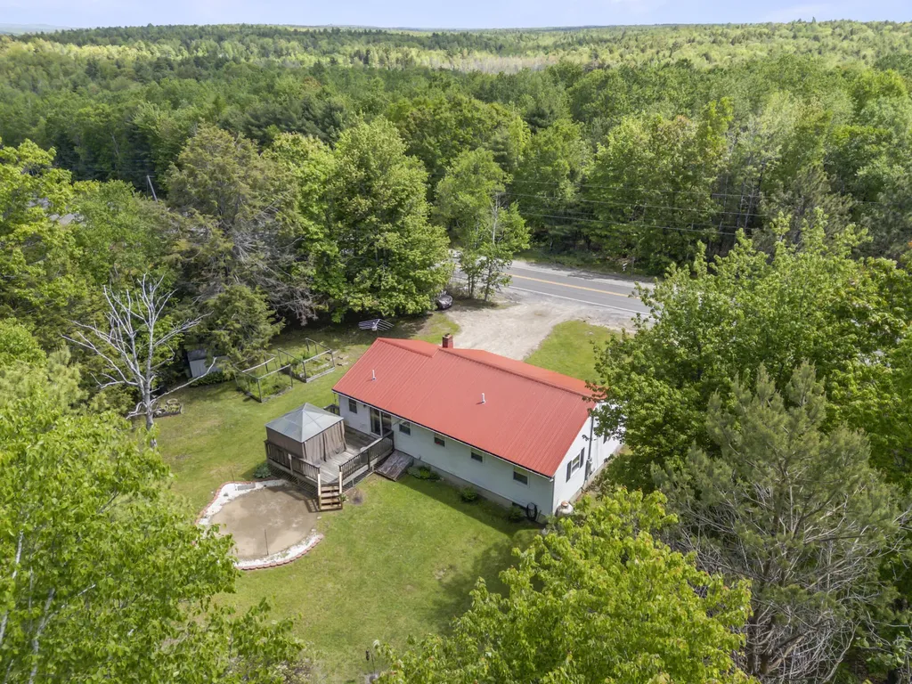 995 Middle Road Dresden ME 04342