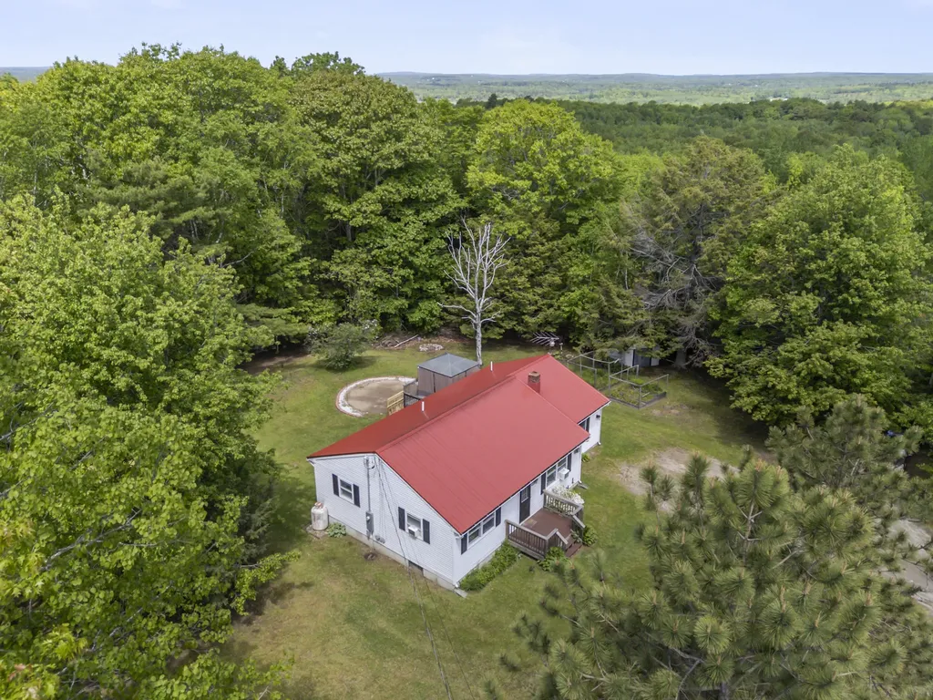 995 Middle Road Dresden ME 04342