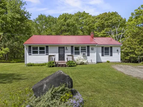 995 Middle Road Dresden ME 04342
