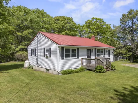 995 Middle Road Dresden ME 04342