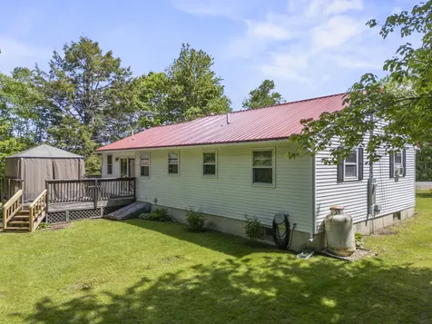 995 Middle Road Dresden ME 04342