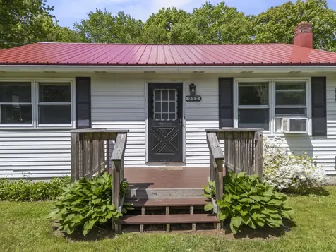 995 Middle Road Dresden ME 04342
