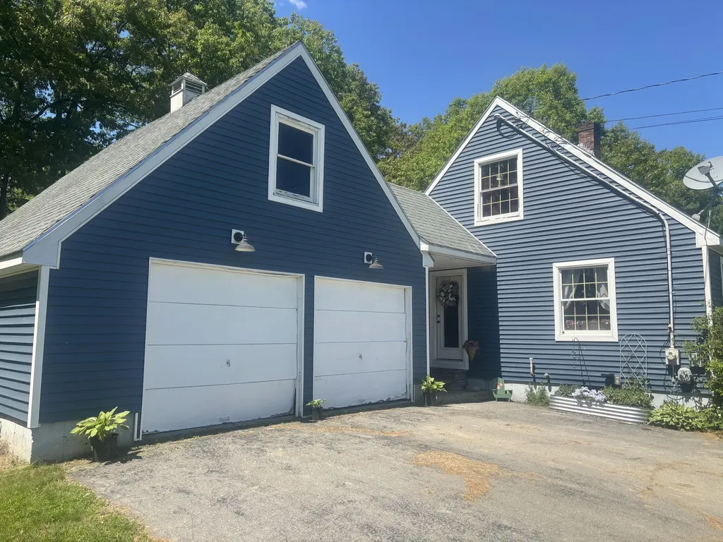 20 Rowdy Lane Burnham ME 04922