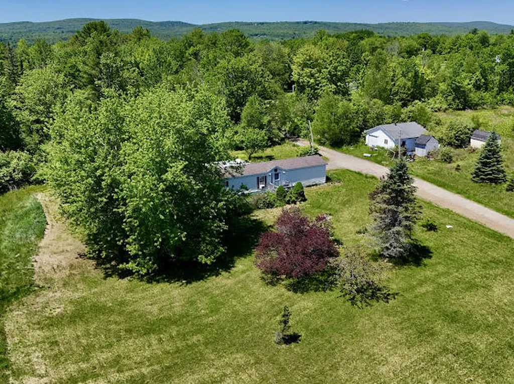 8 Country Lane Saint Albans ME 04971