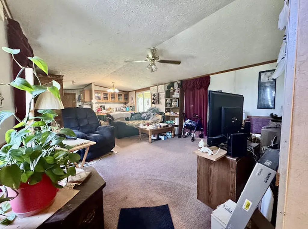 8 Country Lane Saint Albans ME 04971