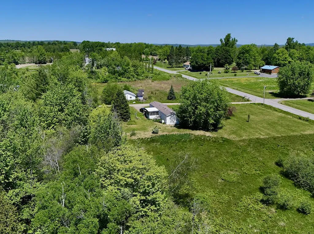 8 Country Lane Saint Albans ME 04971