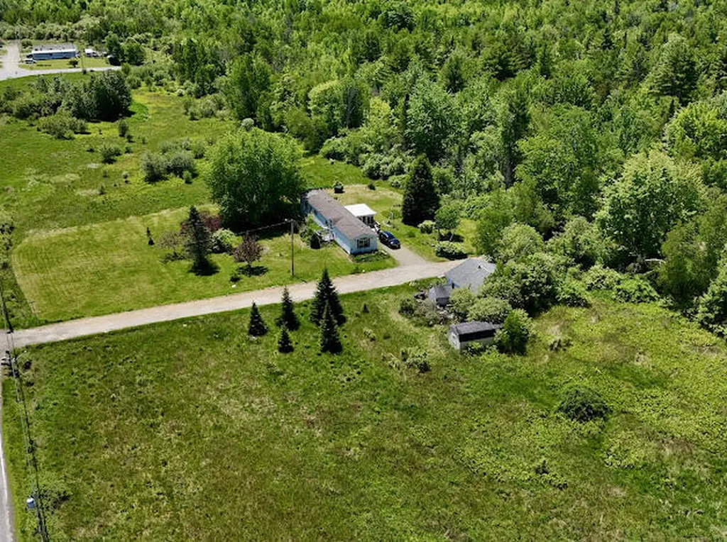 8 Country Lane Saint Albans ME 04971