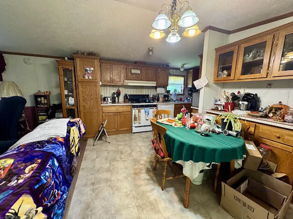 8 Country Lane Saint Albans ME 04971