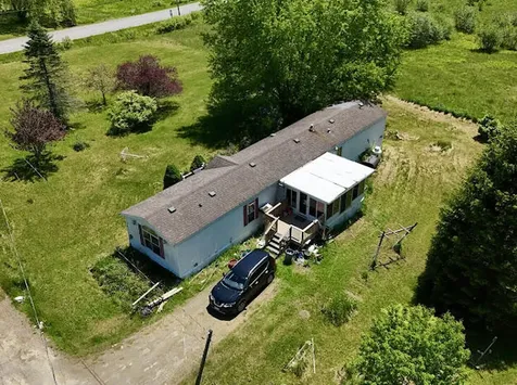 8 Country Lane Saint Albans ME 04971