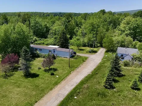 8 Country Lane Saint Albans ME 04971