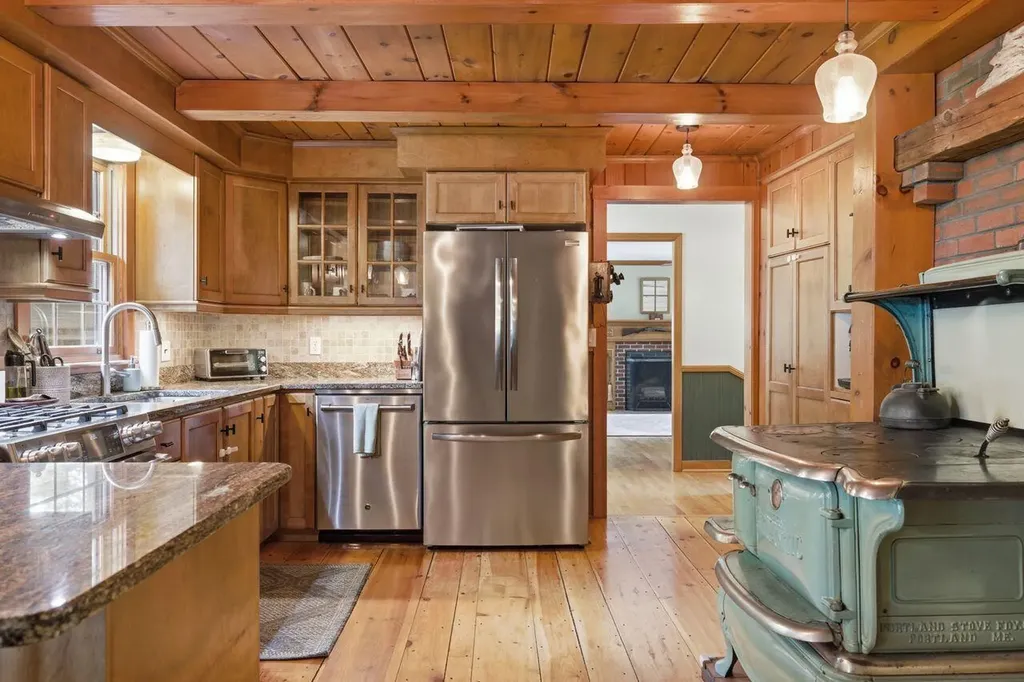 118 Whitehouse Road Hollis ME 04042