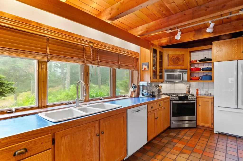 44 Timbercliffe Drive Camden ME 04843
