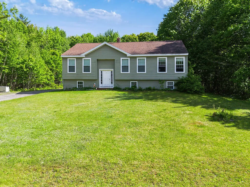 5 Howard Circle Sidney ME 04330