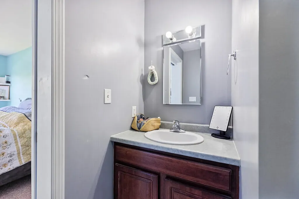 5 Howard Circle Sidney ME 04330