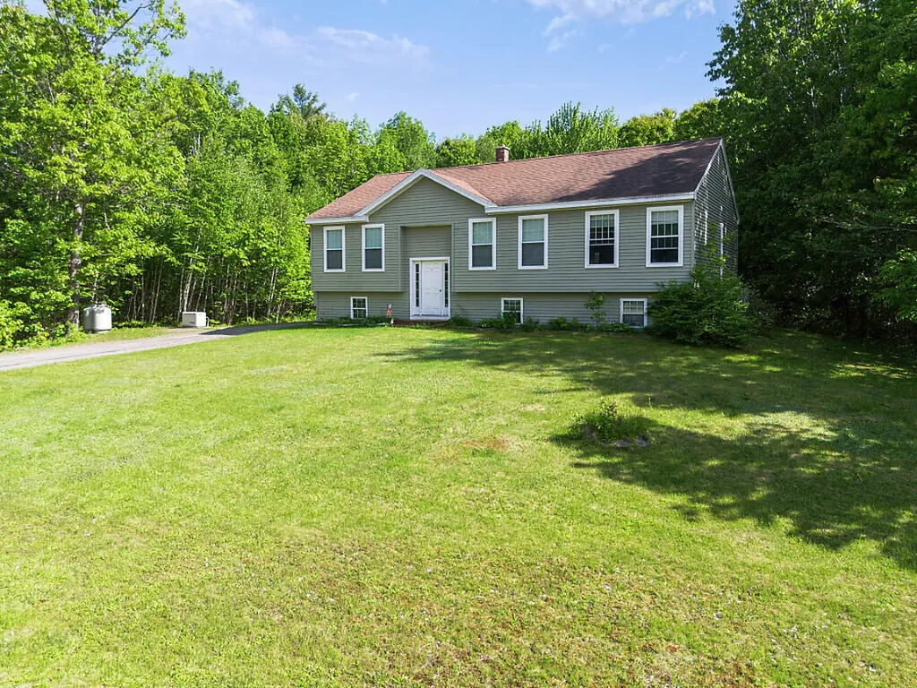 5 Howard Circle Sidney ME 04330