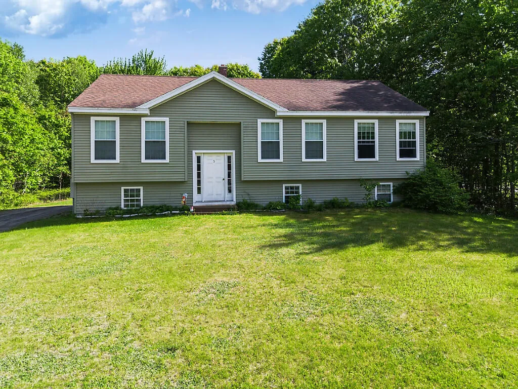 5 Howard Circle Sidney ME 04330