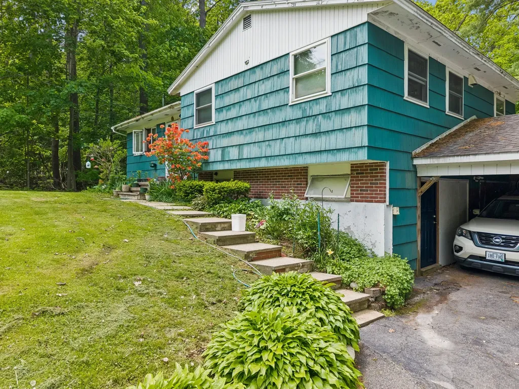 10 Ridgewood Drive Augusta ME 04330