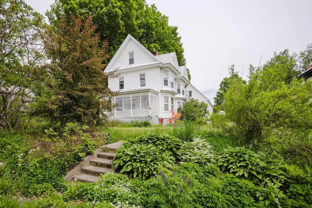 77 Main Street New Sharon ME 04955