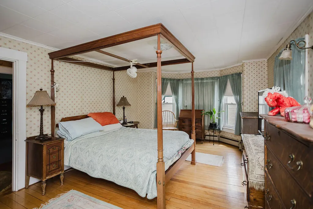 77 Main Street New Sharon ME 04955