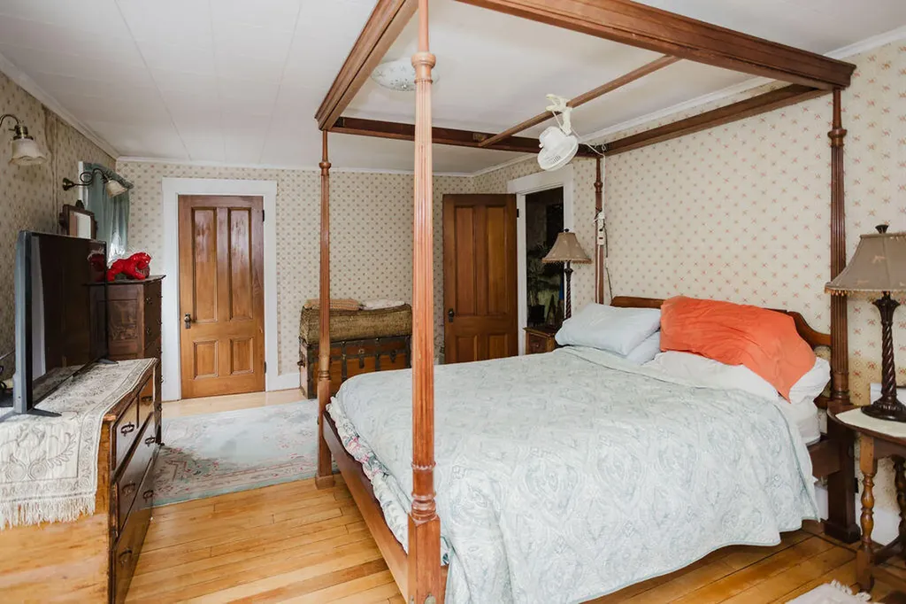 77 Main Street New Sharon ME 04955