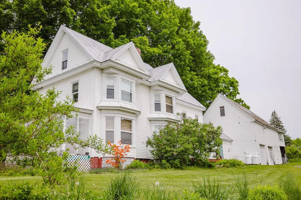 77 Main Street New Sharon ME 04955
