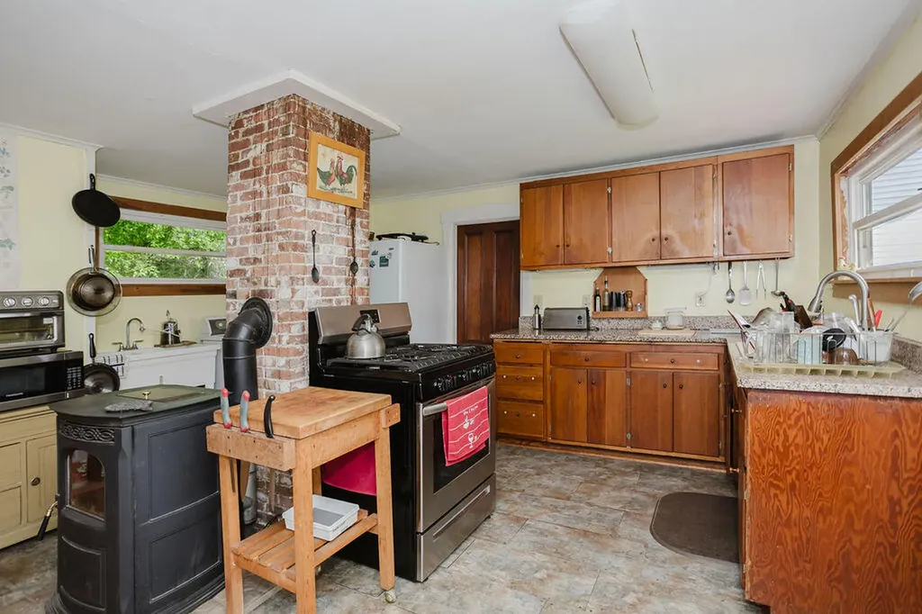 77 Main Street New Sharon ME 04955