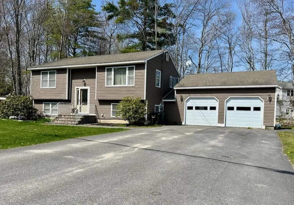 69 Barrows Drive Topsham ME 04086
