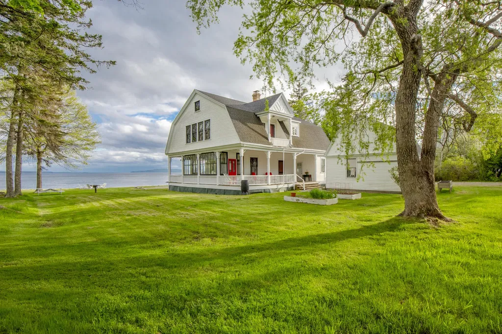 8 Navy Street Extension Searsport ME 04974