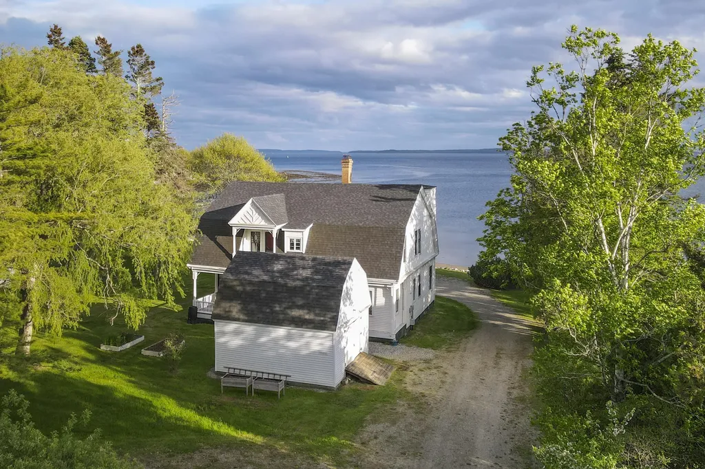8 Navy Street Extension Searsport ME 04974