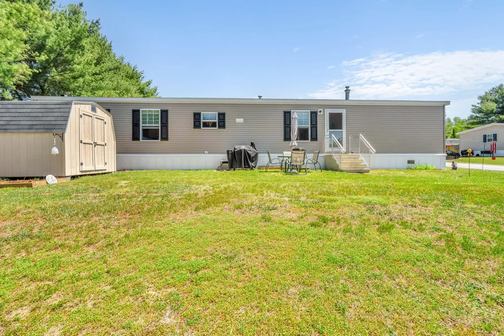21 Purington Avenue Mechanic Falls ME 04256