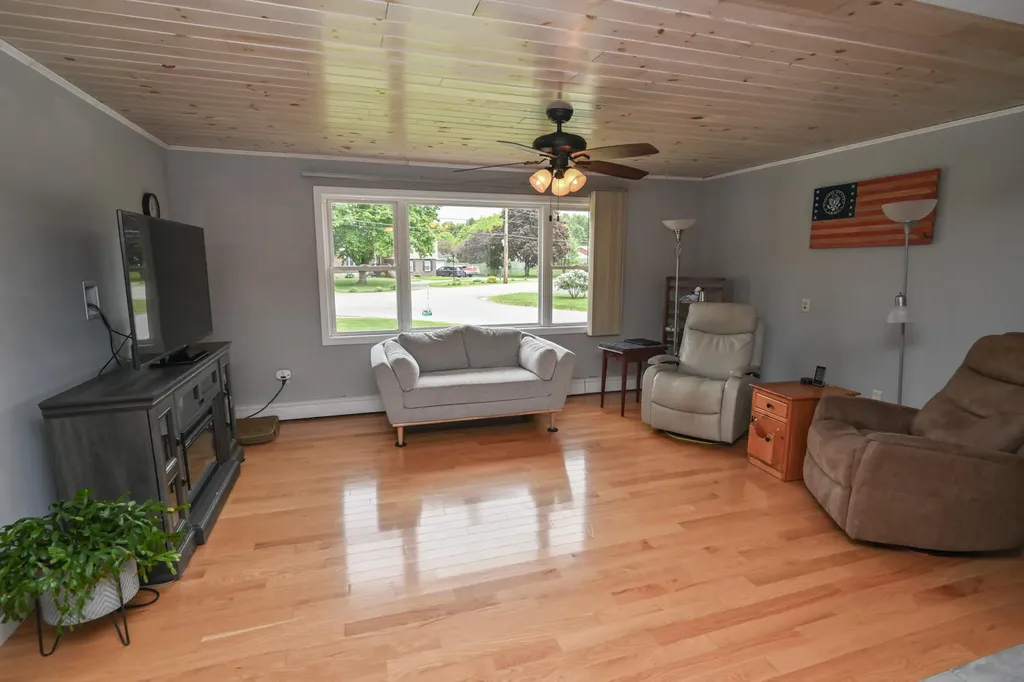 1128 Chase Road Veazie ME 04401