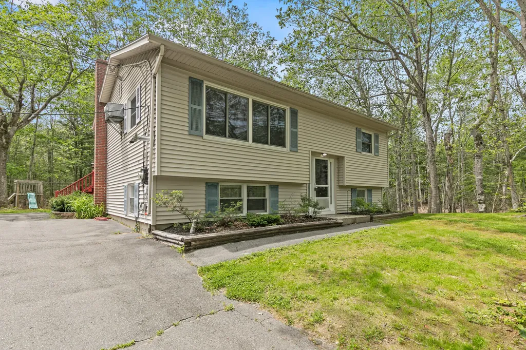 81 Highland Road Standish ME 04084