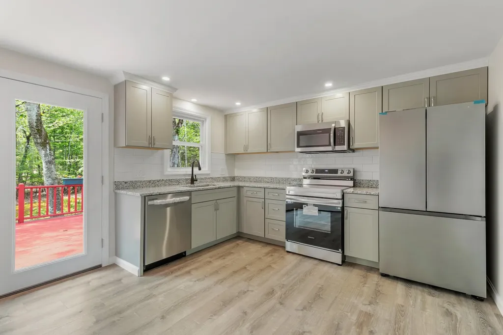 81 Highland Road Standish ME 04084