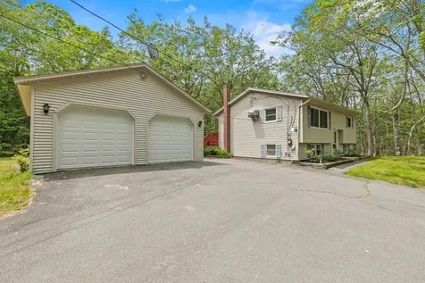 81 Highland Road Standish ME 04084
