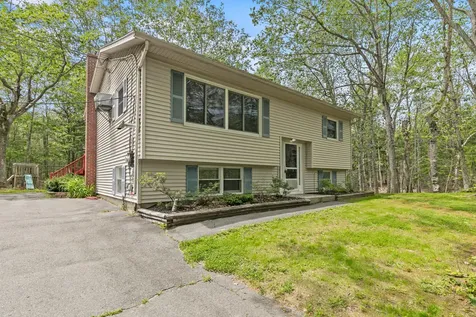81 Highland Road Standish ME 04084