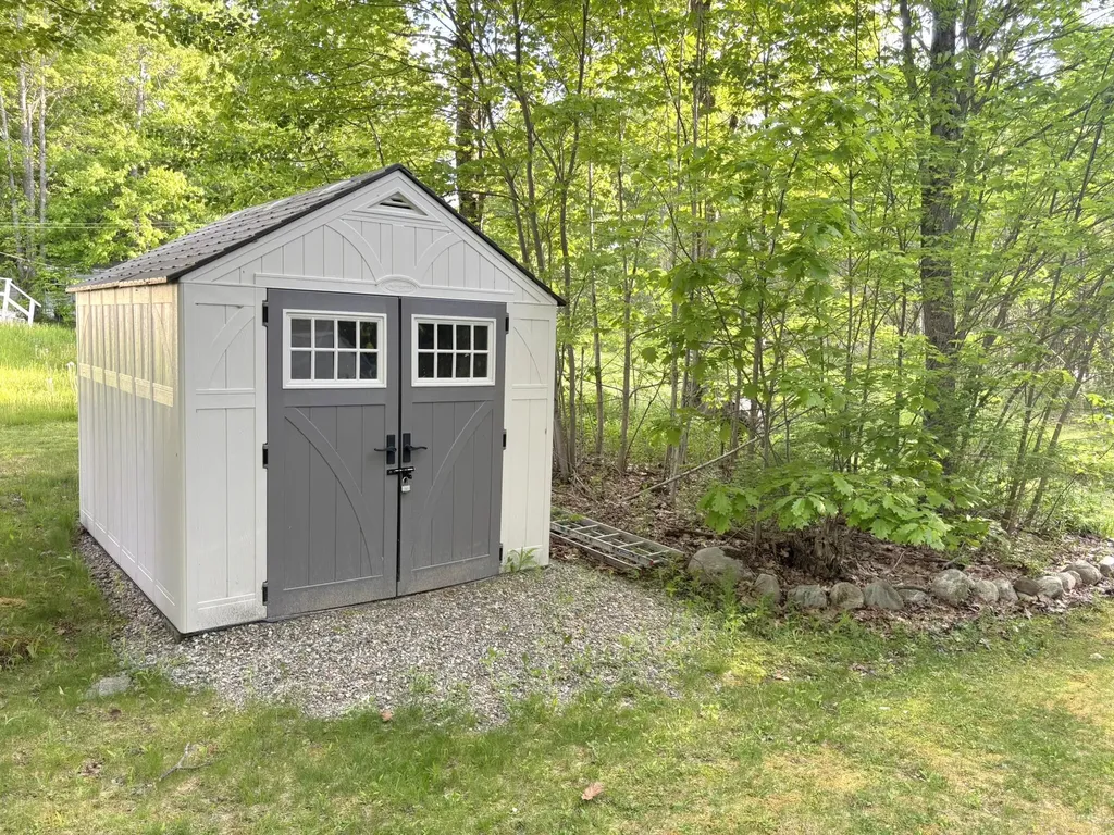 70 Amys Circle Dresden ME 04342