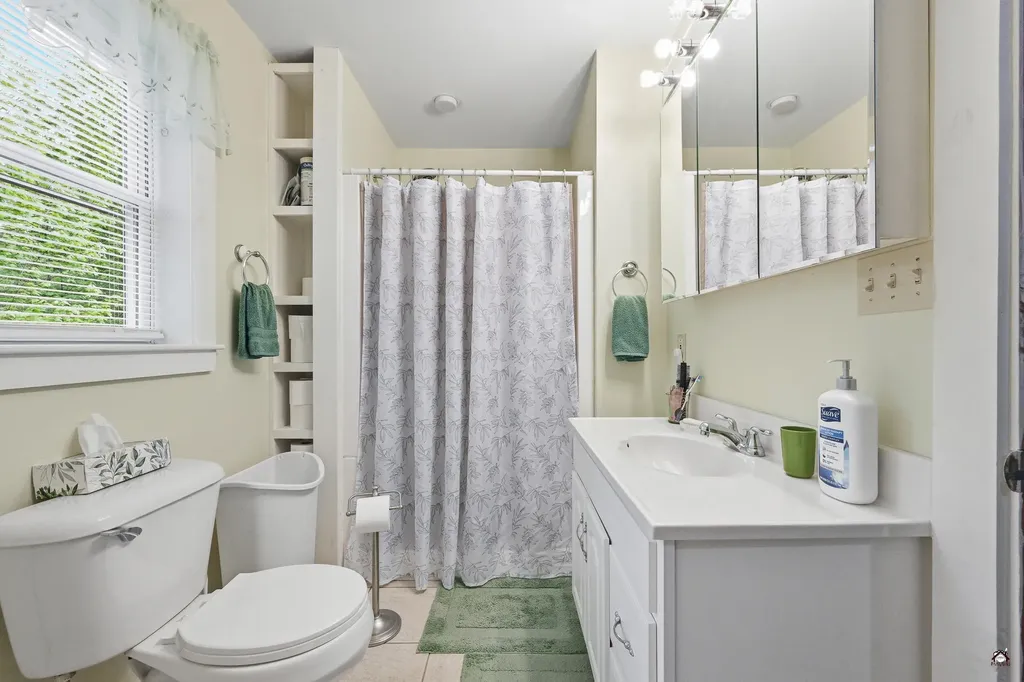 5 Hansen Lane Roxbury ME 04275