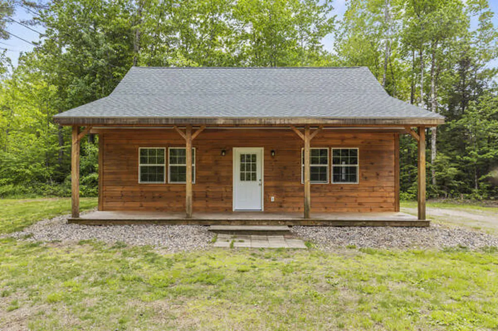 39 Freemont Avenue Baldwin ME 04024