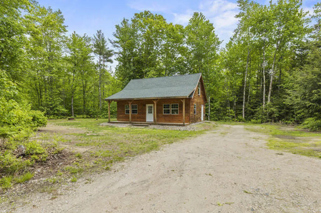 39 Freemont Avenue Baldwin ME 04024
