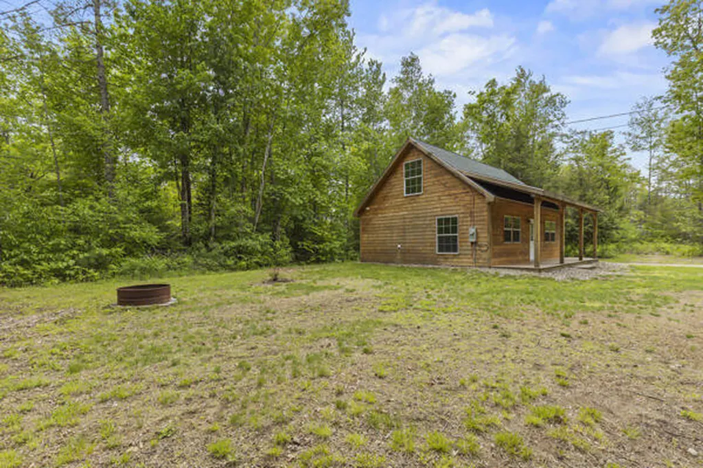 39 Freemont Avenue Baldwin ME 04024