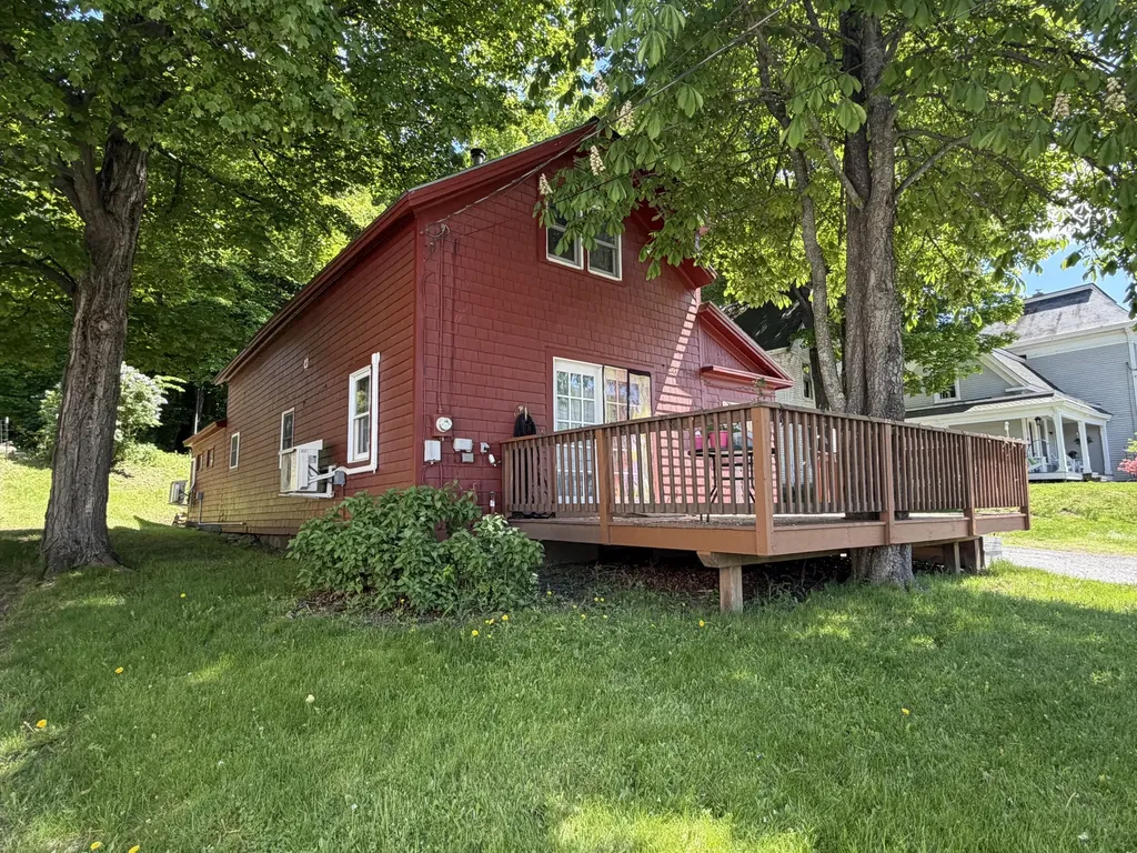 15 Pleasant Street Dexter ME 04930