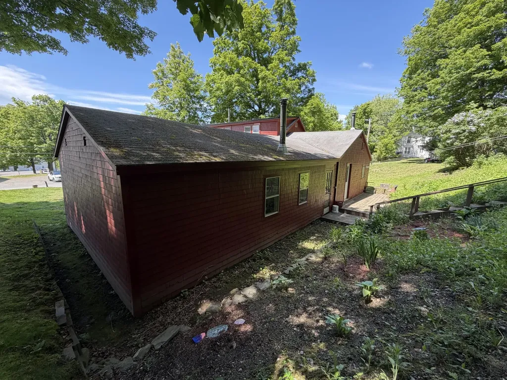 15 Pleasant Street Dexter ME 04930