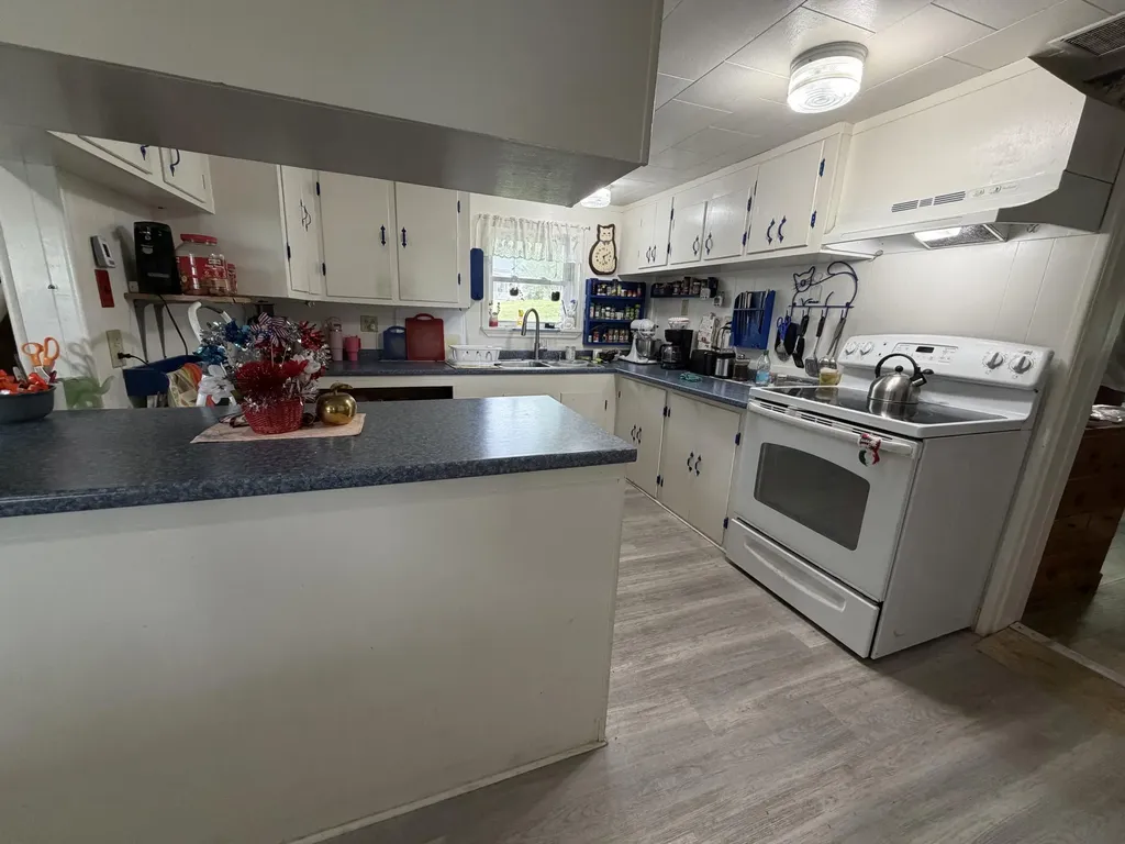 15 Pleasant Street Dexter ME 04930