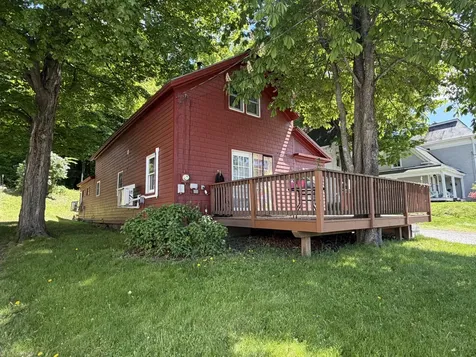 15 Pleasant Street Dexter ME 04930